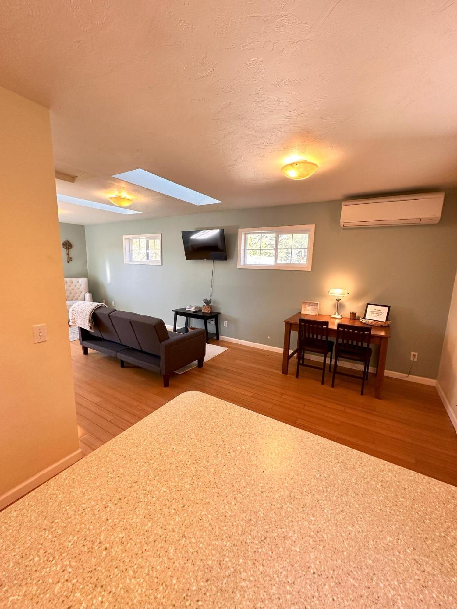 Medford Home And 2 Condos With Pool Exteriér fotografie