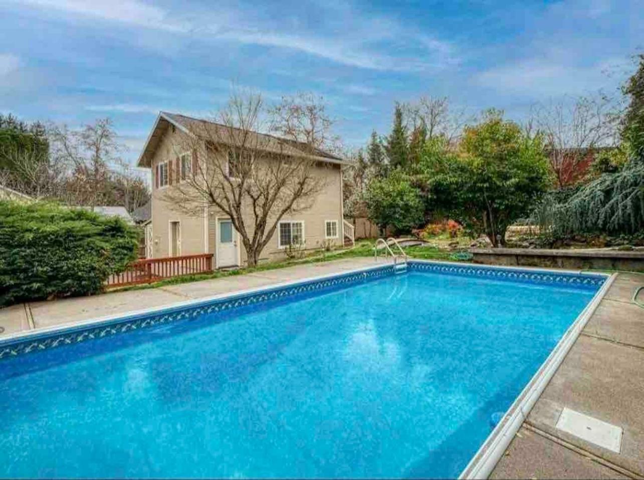Medford Home And 2 Condos With Pool Exteriér fotografie